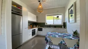 Cute cottage close to town, restaurants and shops. - Image 5