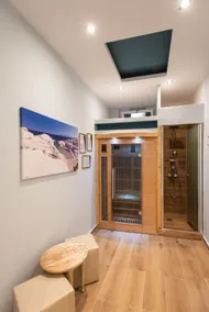 Blue Ark Lavish Sauna Suite - Image 5