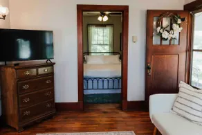 Fern's Farmhouse - Minutes to WAFB and State Park - Image 5