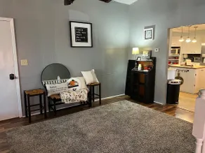Bash on Main Historic Downtown 2 bedroom Loft - Image 4