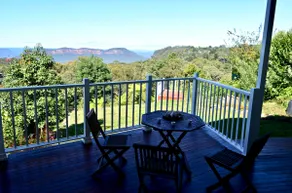 Mt Solitary House – Elite Views | Incredible Comfort - Image 2