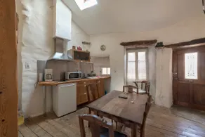 1-bedroom house – 2 single beds and 1 double bed - Image 3