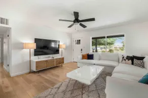 Central Location, Hot tub, Games, Cloud Couch - Image 4