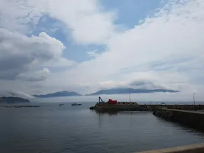 (Sky) The sea is below. Terrace on the second floor.Free breakfast (toast coffee) fishing mudflat experience. German village, Boriam, Darangee - Image 2