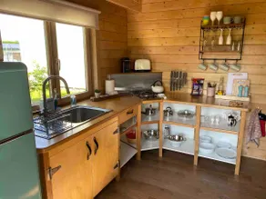 Idyllic Rural Log Cabin Escape with Hot Tub - Image 5