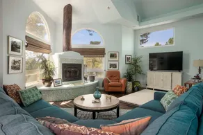 Hilltop Estate - Elegant and Inviting !!! - Image 5