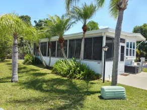 Cute Bohemian House in quiet, gated community - Image 2