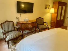 French Garden King Suite - Image 3
