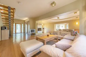 Villa EverGreen en el centro con jardín privado (estacionamiento en garaje, patio y jacuzzi) - Image 3