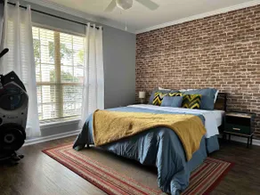 Cozy & Spacious 2B/2B Condo - Image 2