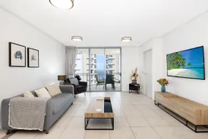 Modern unit 300m to beach & restaurants - Image 4