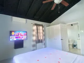 New! Contemporary/Pool/Gym/Secured/Discounts - Image 3