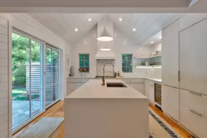 Designer East Hampton Farmhouse - Bike to Amagansett, EH & Ocean Beaches, Pool - Image 4