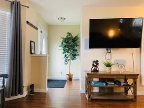Cozy 2-Level Private Home Away From Home - Image 5
