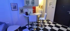 Fully renovated Retro themed central apartment - Image 2