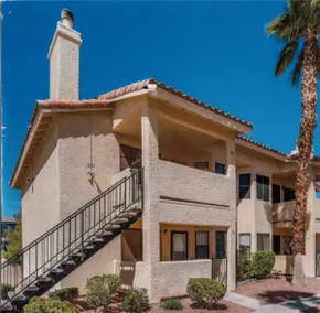 Plush condominium near Red Rock. - Image 2