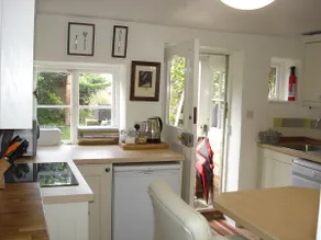 Seaside Cottage - Image 4