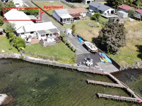 Lakeside apartment with boat ramp & jetties - Image 2