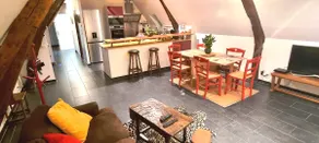 4-bedroom apartment with balcony - Image 2