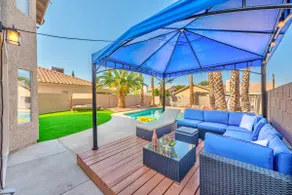 Modern & Cozy | 13min to Strip, ♛Royal Beds, Pool - Image 2