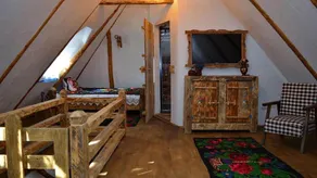 Casa Colț din Maramureș - Old Traditional House - Image 4
