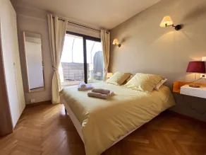 Terrace & view of Lyon/Fourvière – 2 bedrooms – Air-conditioned - Image 4
