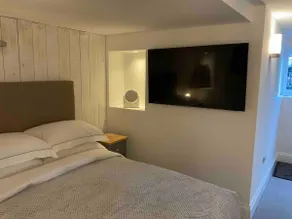 The Lodge - Luxury Hideaway Gem - Image 4