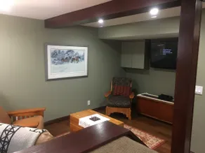 McKenzie Charmer- Private Suite with own entrance - Image 5