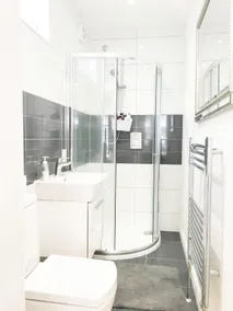 Private, self-contained with double bed - annexe. - Image 3