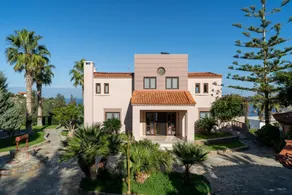 Modern house with sea view - Image 3