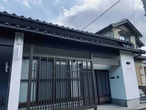 The same price for up to 4 people, maximum capacity 14 people. 3-4 minutes walk to Kumura Beach. 148 m² 6DK, Kyomachi-style townhouse with courtyard. - Image 3