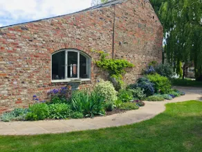 Elegant and spacious open plan converted Granary - Image 3