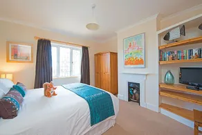 Spacious apartment close to beach - Image 4