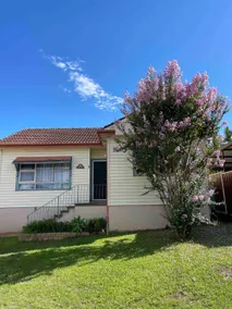 Charming & Cozy 2BR Cottage - Image 2