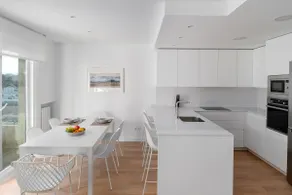 Bright apartment with A/C, parking optional - Image 5