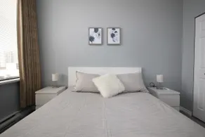 Charming 1 Bed + 1 Bath + 1 Parking DOWNTOWN - Image 2