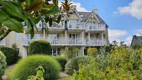 Vacances Ô Cap Coz *** – Garden and pool with sea view - Image 3