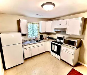 Entire Place in Lancaster · Mid/Long-Term Deals - Image 3