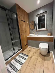 Huck's Cosy Cabin (with log burner) - Image 3
