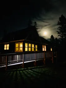 Cozy River Bend Cottage - Walk to Beach/Marina - Image 2