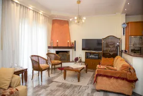 Central, 90 sq², bright flat, with balcony. - Image 3