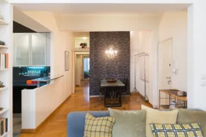 Stylish flat with veranda in the heart of Athens - Image 4