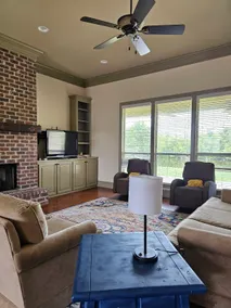 Peaceful lakefront home near LSU - Image 3