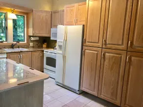 Rancher exceptionnel avec 4 chambres et 3 salles de bains avec accès au lac - Image 5