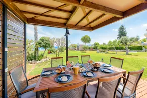 Nastazia Luxury Beach House - Image 3