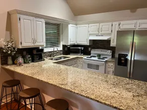 River’s Edge Guesthouse - Image 5