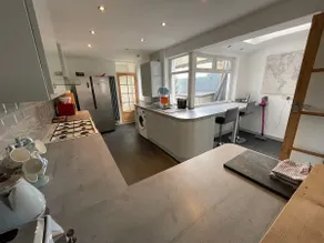 Perfect pad for exploring Cardiff! Sleeps upto 8 - Image 3