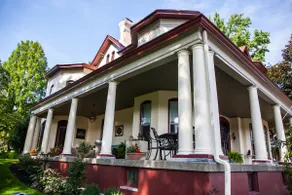 Private suite - The Cassel House of Marietta - Image 2