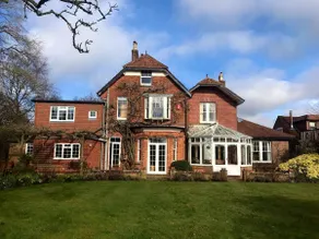 A holiday home in New Forest with pool & hot tub - Image 2