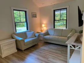 Cozy cottage walking distance from Lake Seymour - Image 4